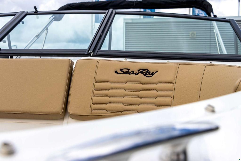 Sea Ray SPX 210