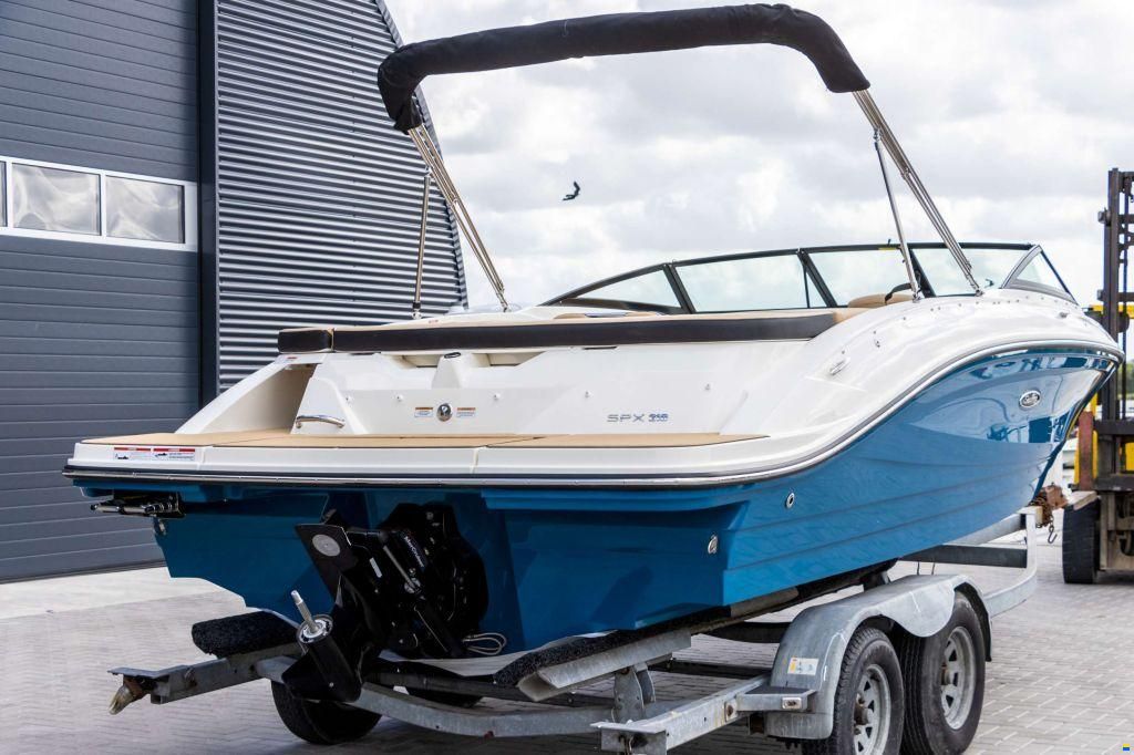 Sea Ray SPX 210