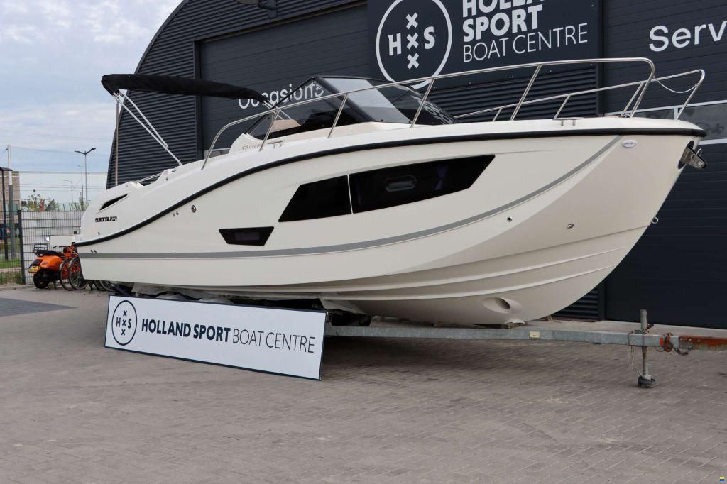 Quicksilver Activ 875 Sundeck
