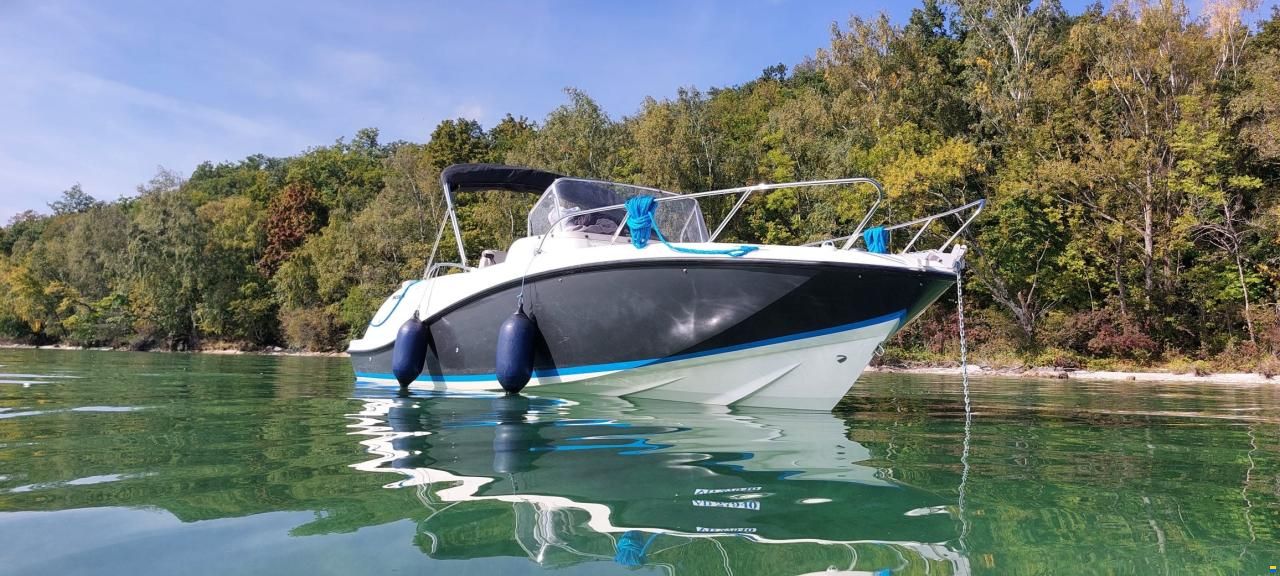 Quicksilver 675 Sundeck