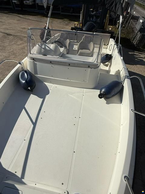 Quicksilver 675 Sundeck