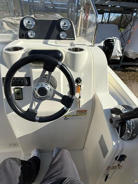 Quicksilver 675 Sundeck