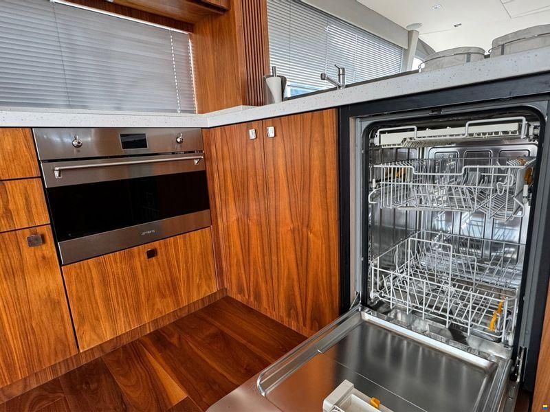 Sunseeker Manhattan 66