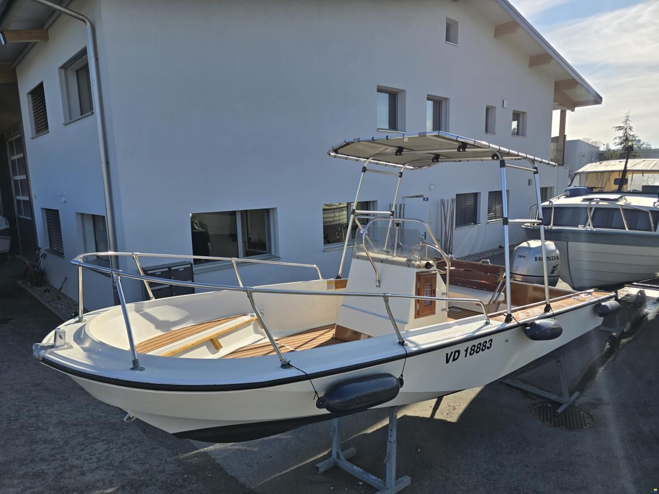 Boston Whaler Outrage 18