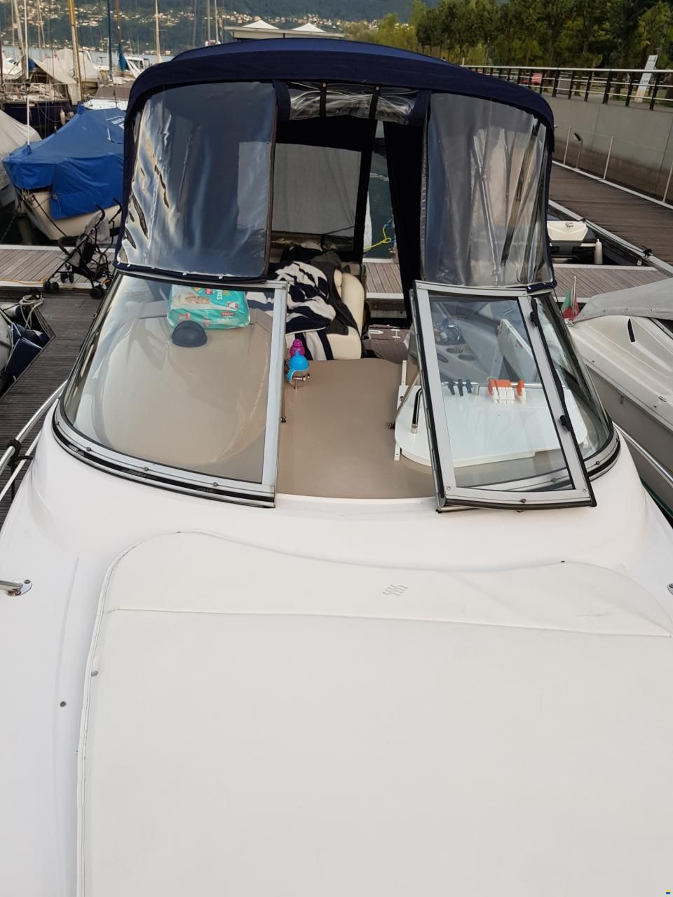 Four Winns Vista 258