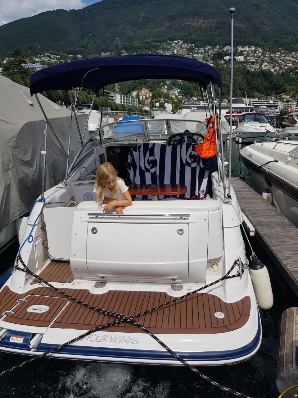 Four Winns Vista 258