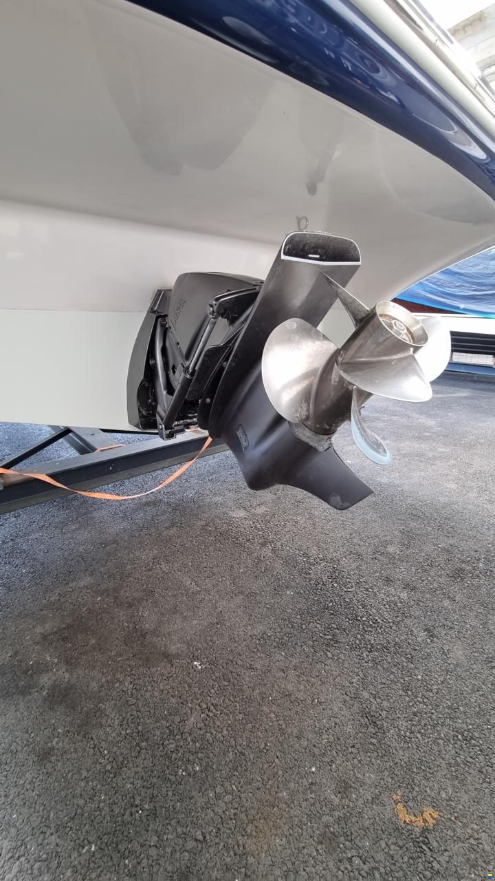 Four Winns Vista 258