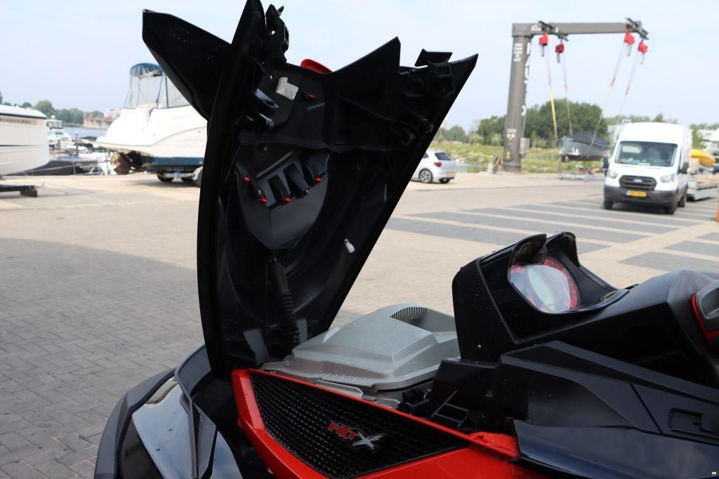 Sea-Doo RXT-X aS RS