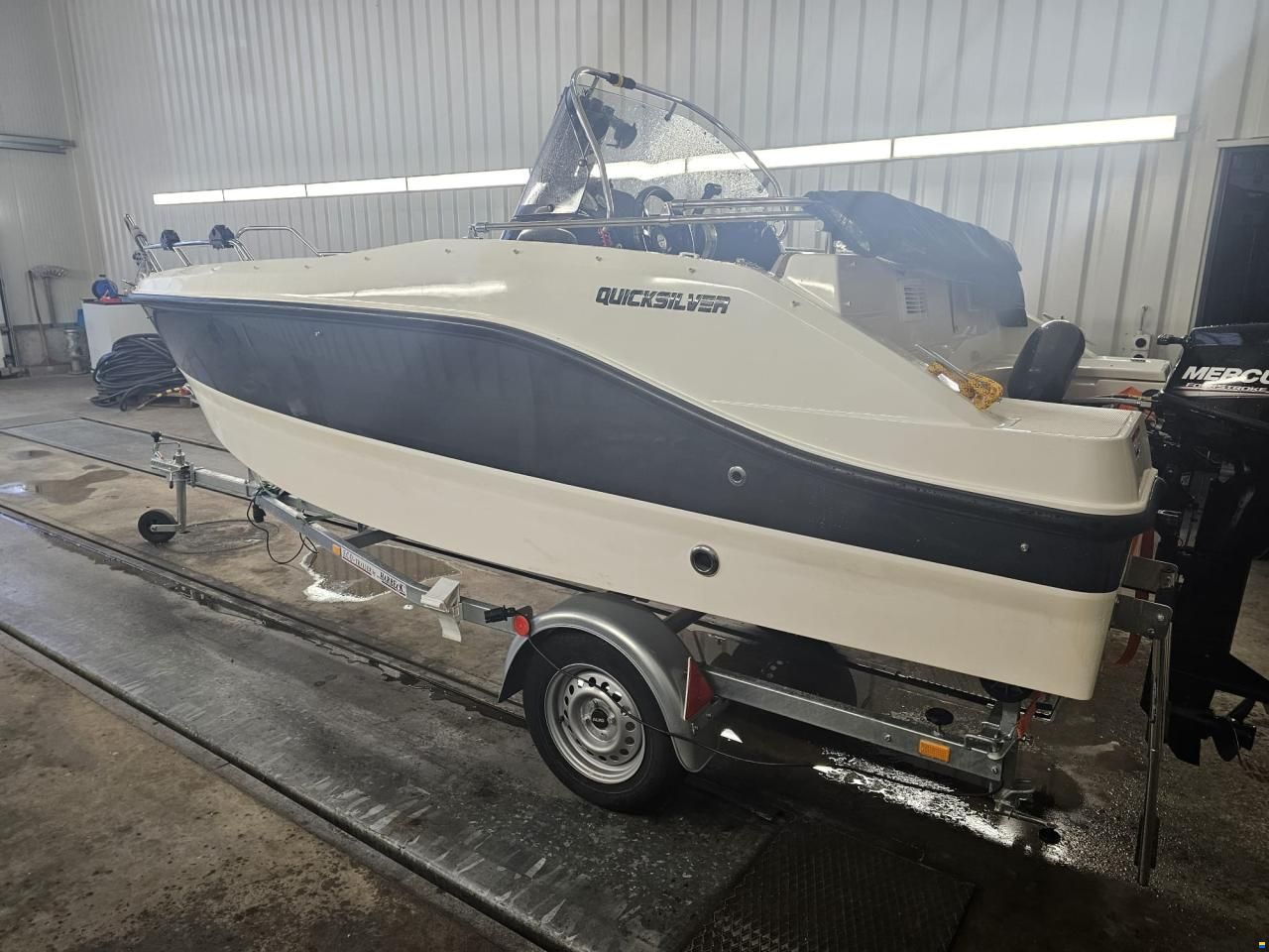 Quicksilver Activ 455 Open