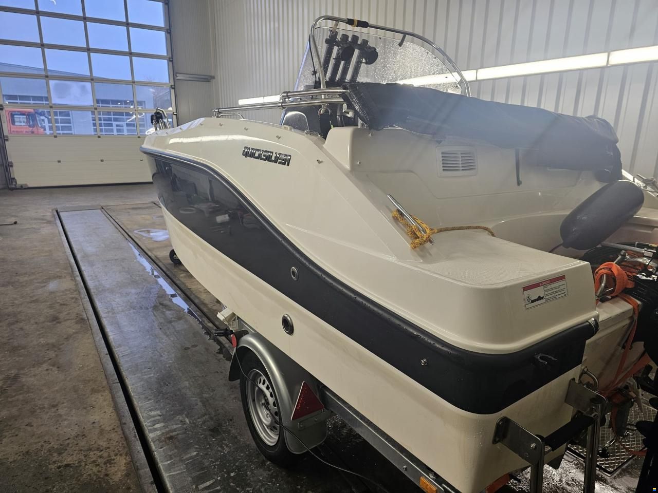 Quicksilver Activ 455 Open