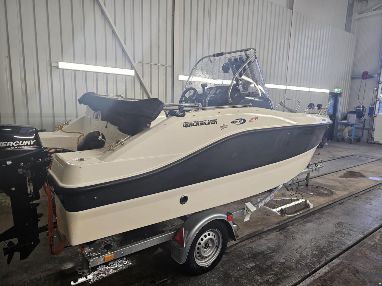 Quicksilver Activ 455 Open