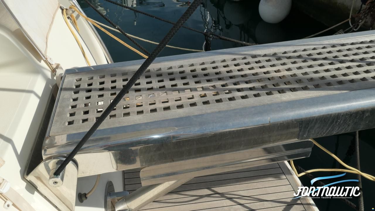 Azimut 46
