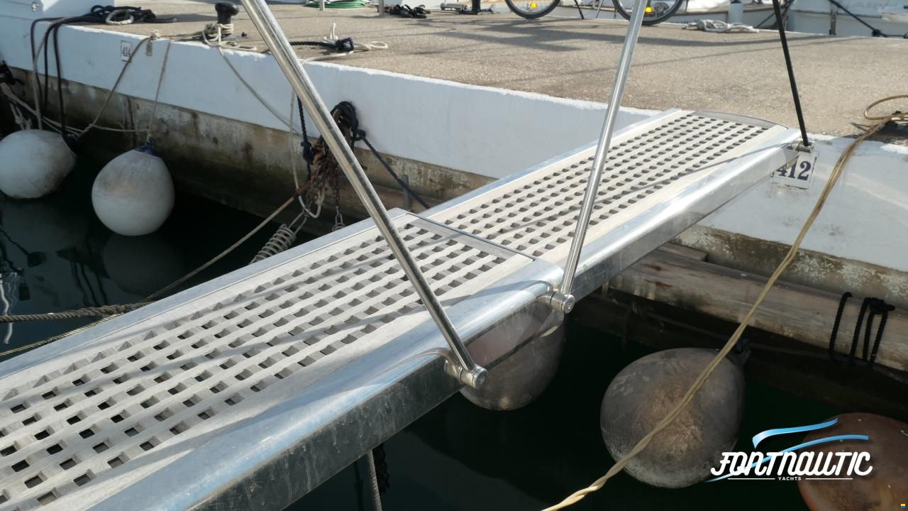 Azimut 46
