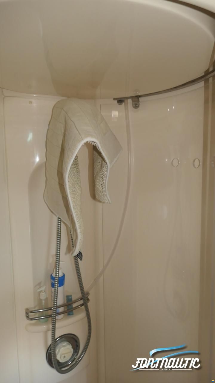 Azimut 46