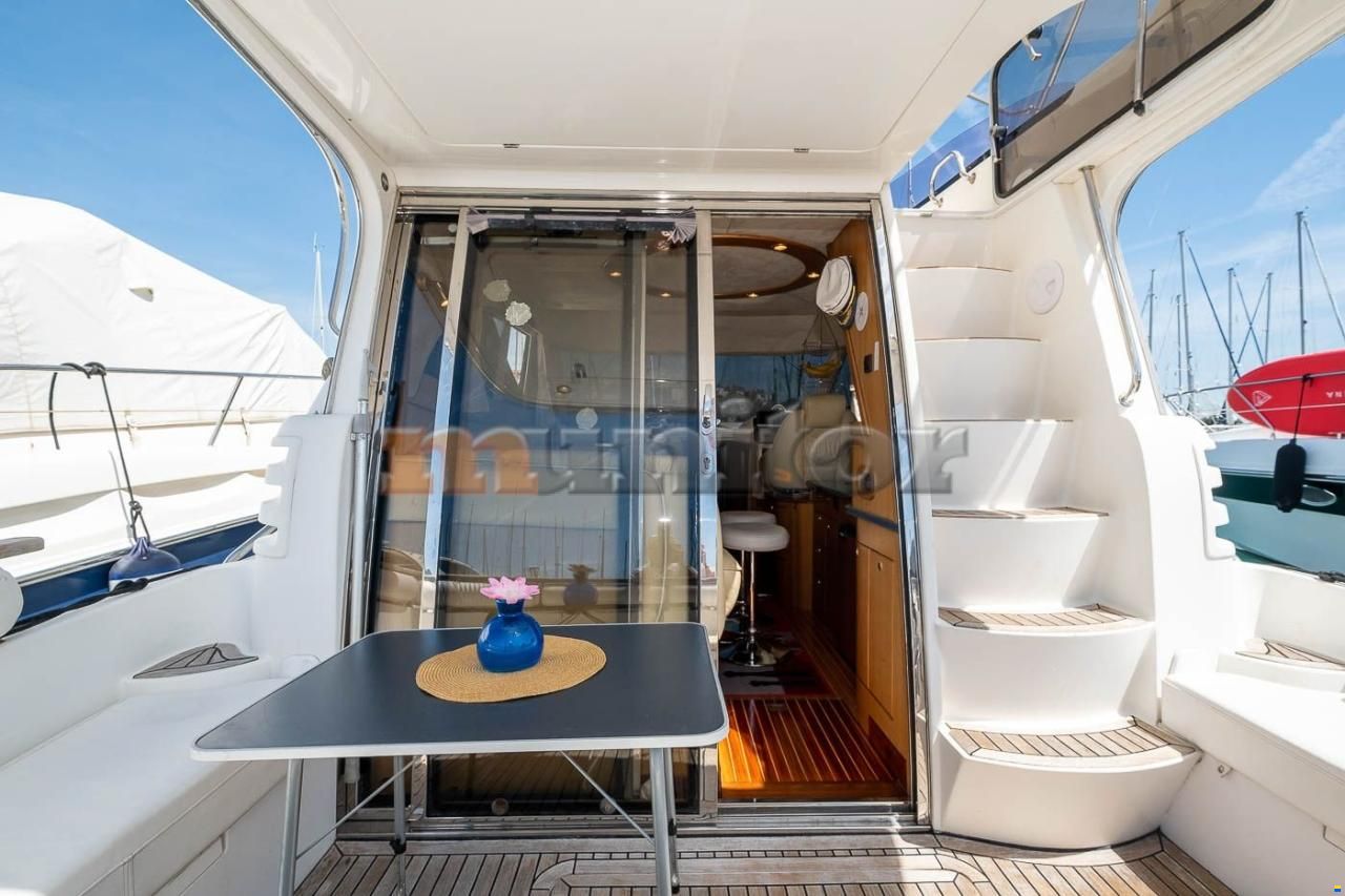 Galeon 330 Fly