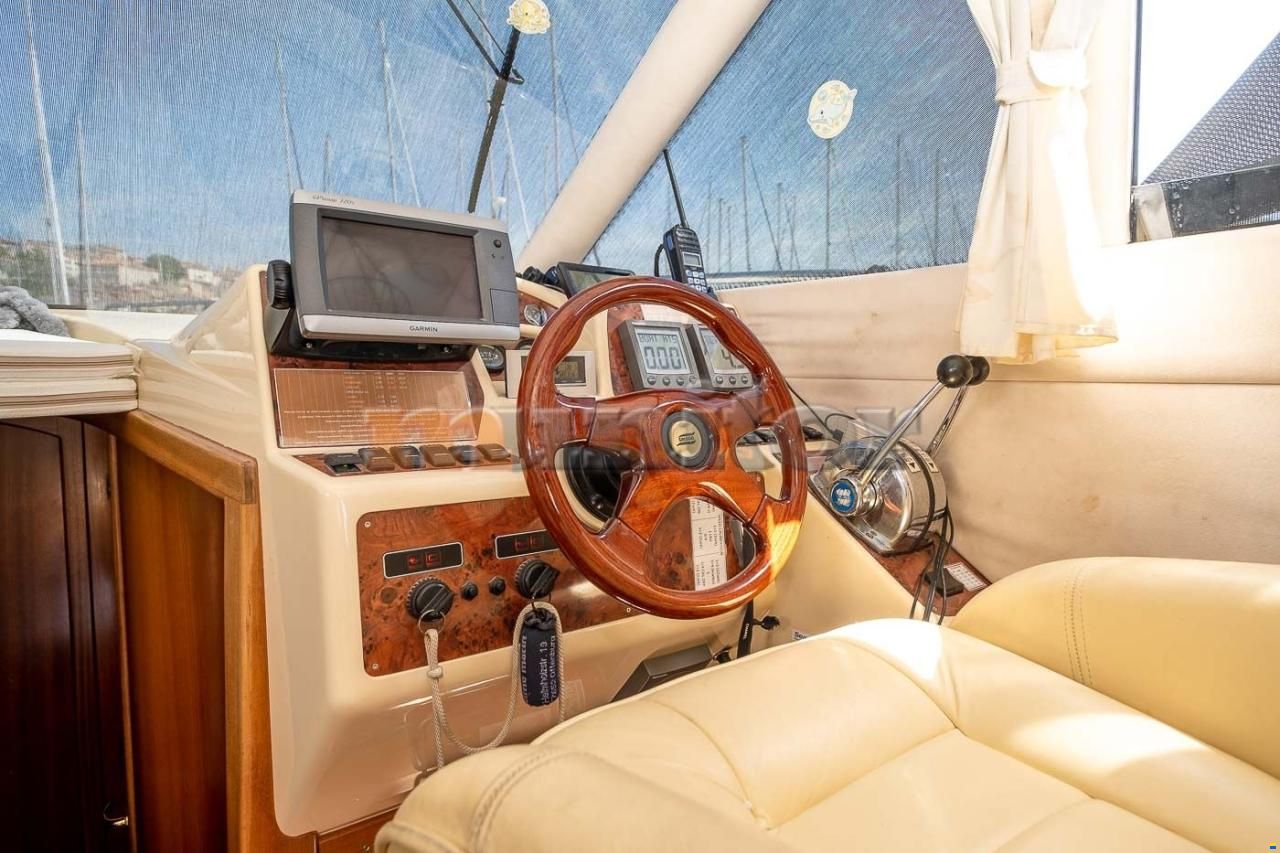 Galeon 330 Fly