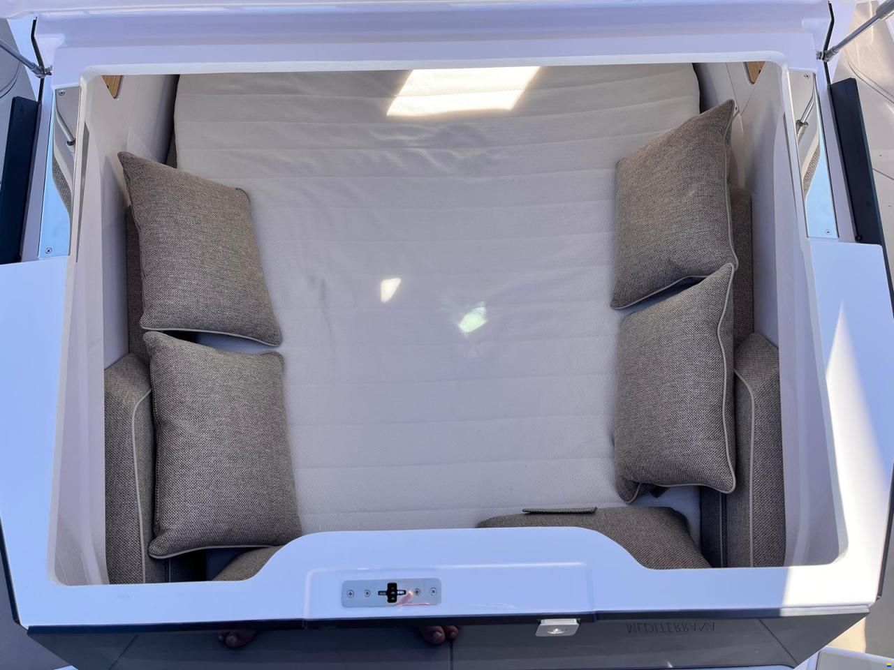 Axopar 29 XC Cross Cabin