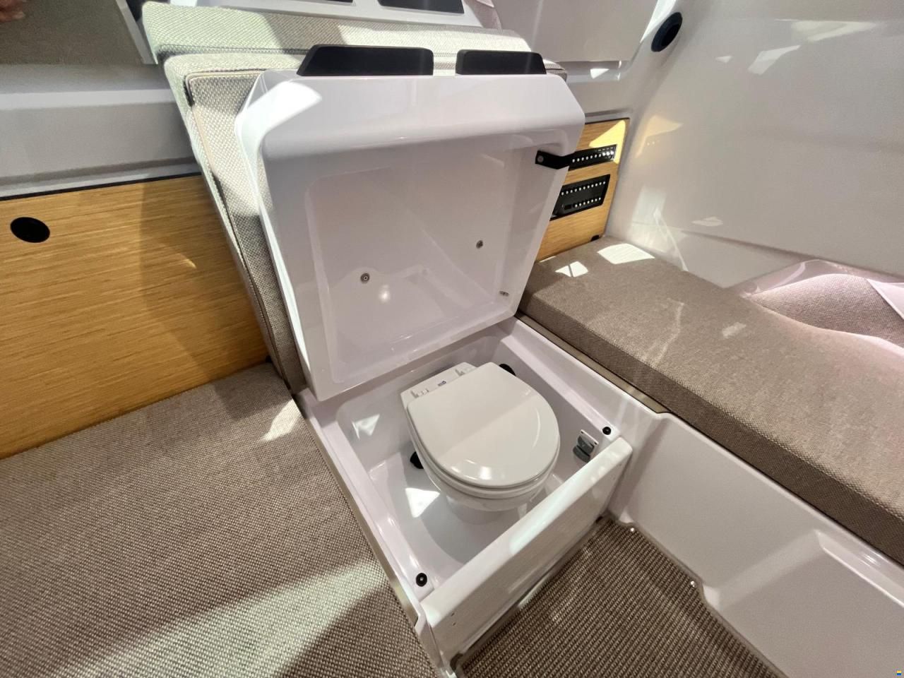 Axopar 29 XC Cross Cabin