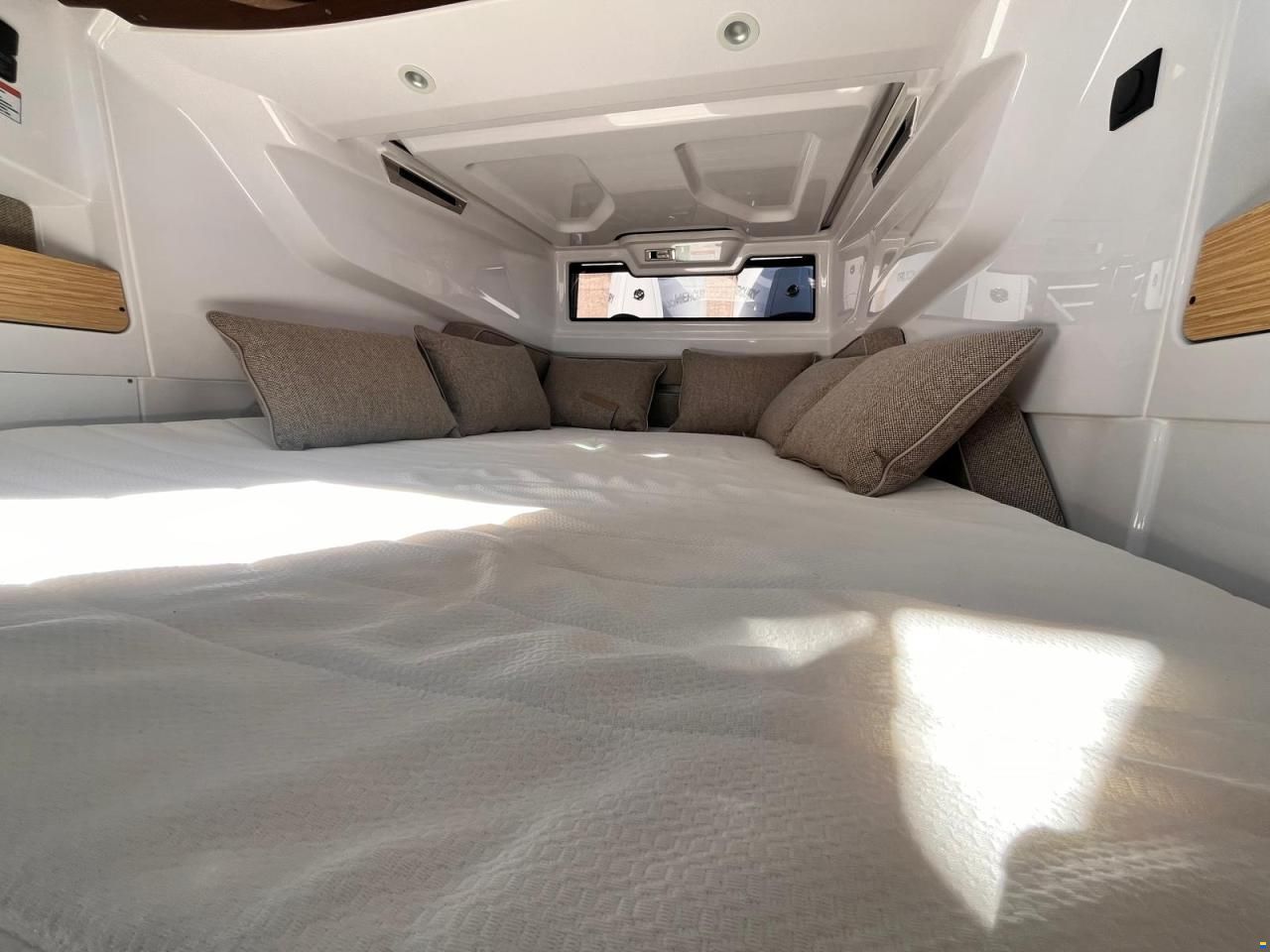 Axopar 29 XC Cross Cabin