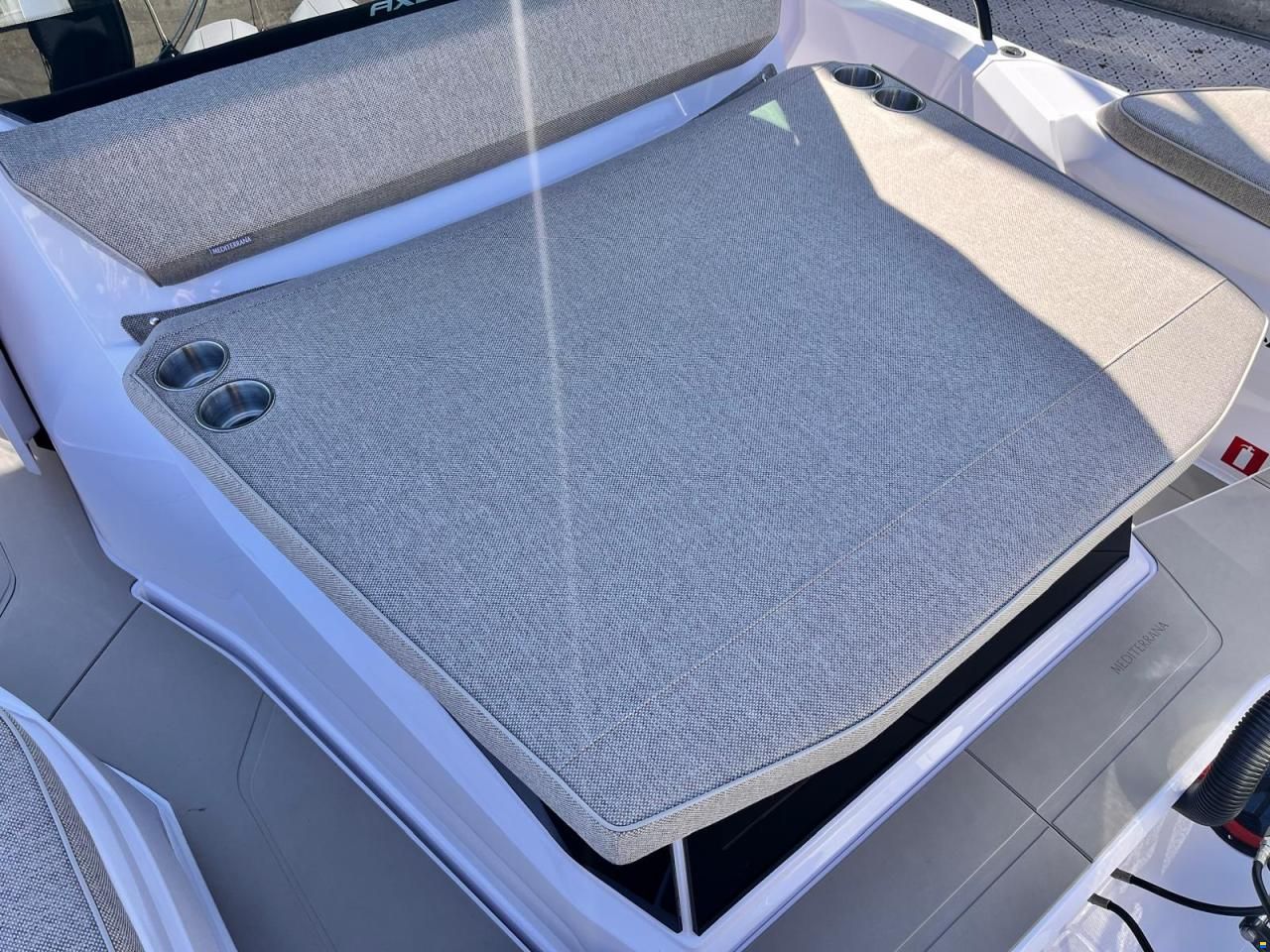Axopar 29 XC Cross Cabin