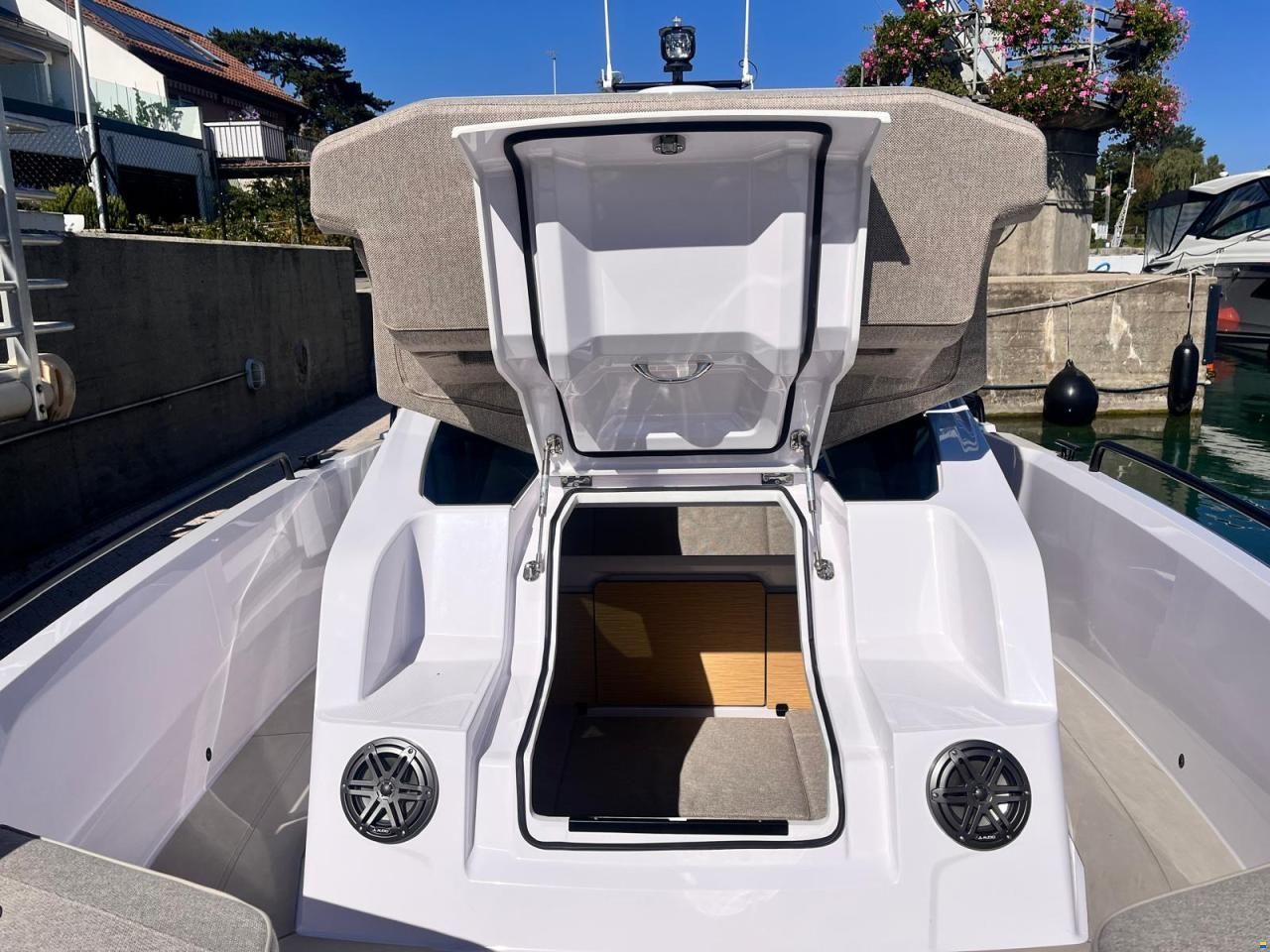 Axopar 29 XC Cross Cabin