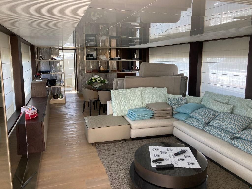 Ferretti 850 HT