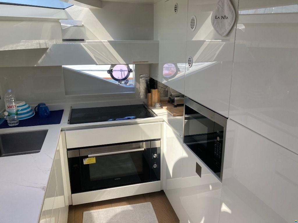 Ferretti 850 HT