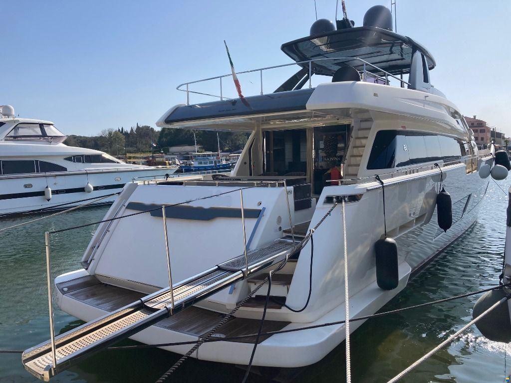 Ferretti 850 HT