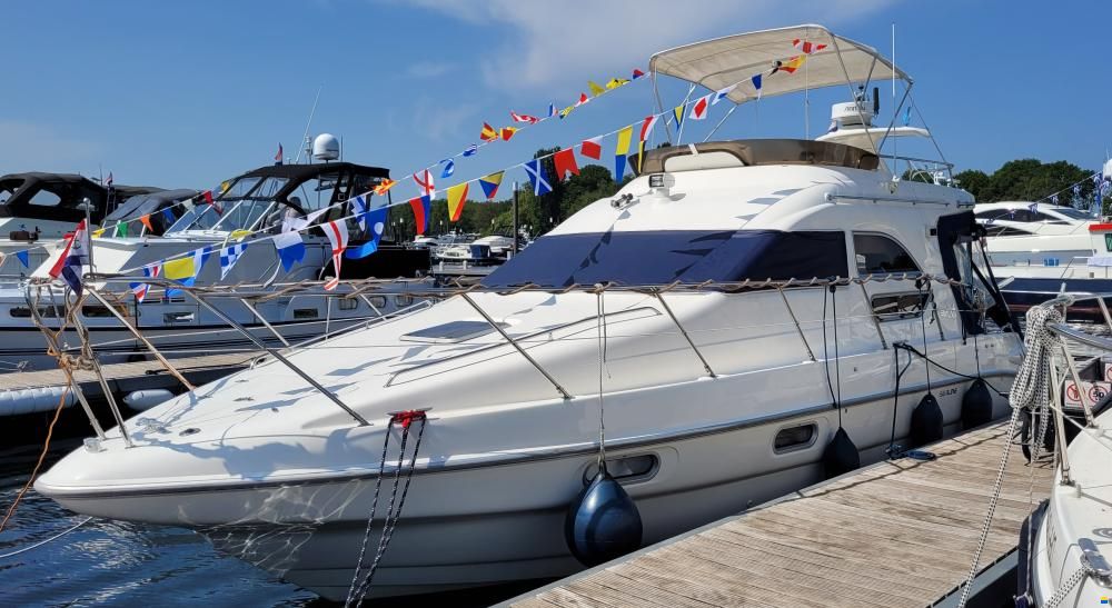 Sealine F330/F33