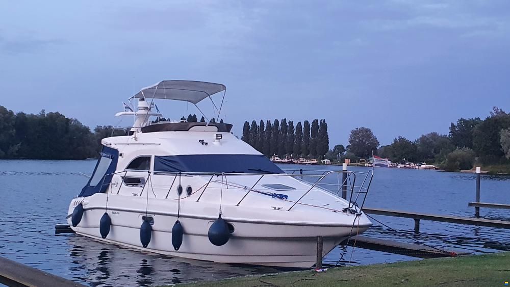 Sealine F330/F33