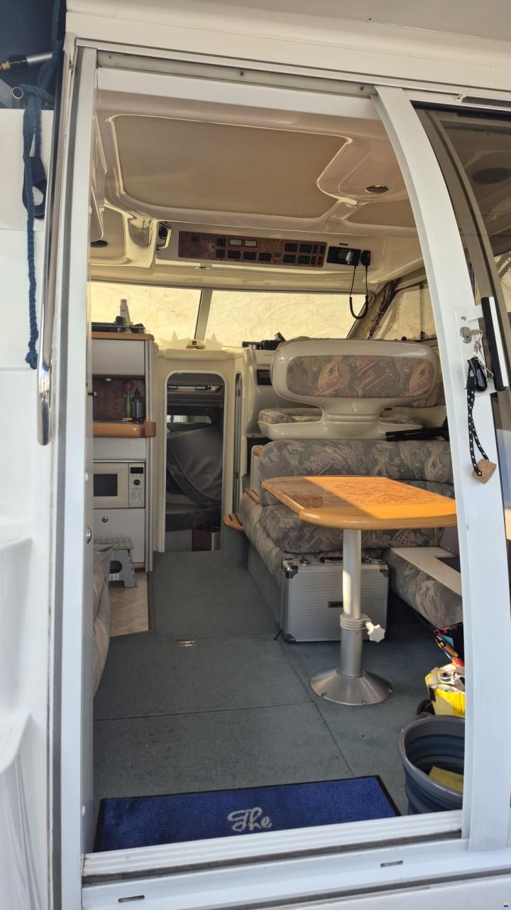 Sealine F330/F33