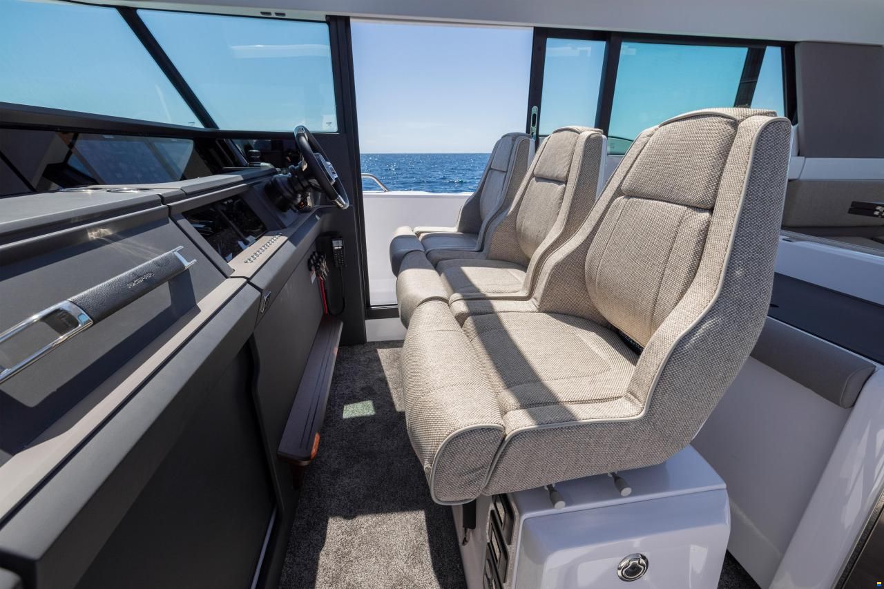 Axopar 45 XC Cross Cabin