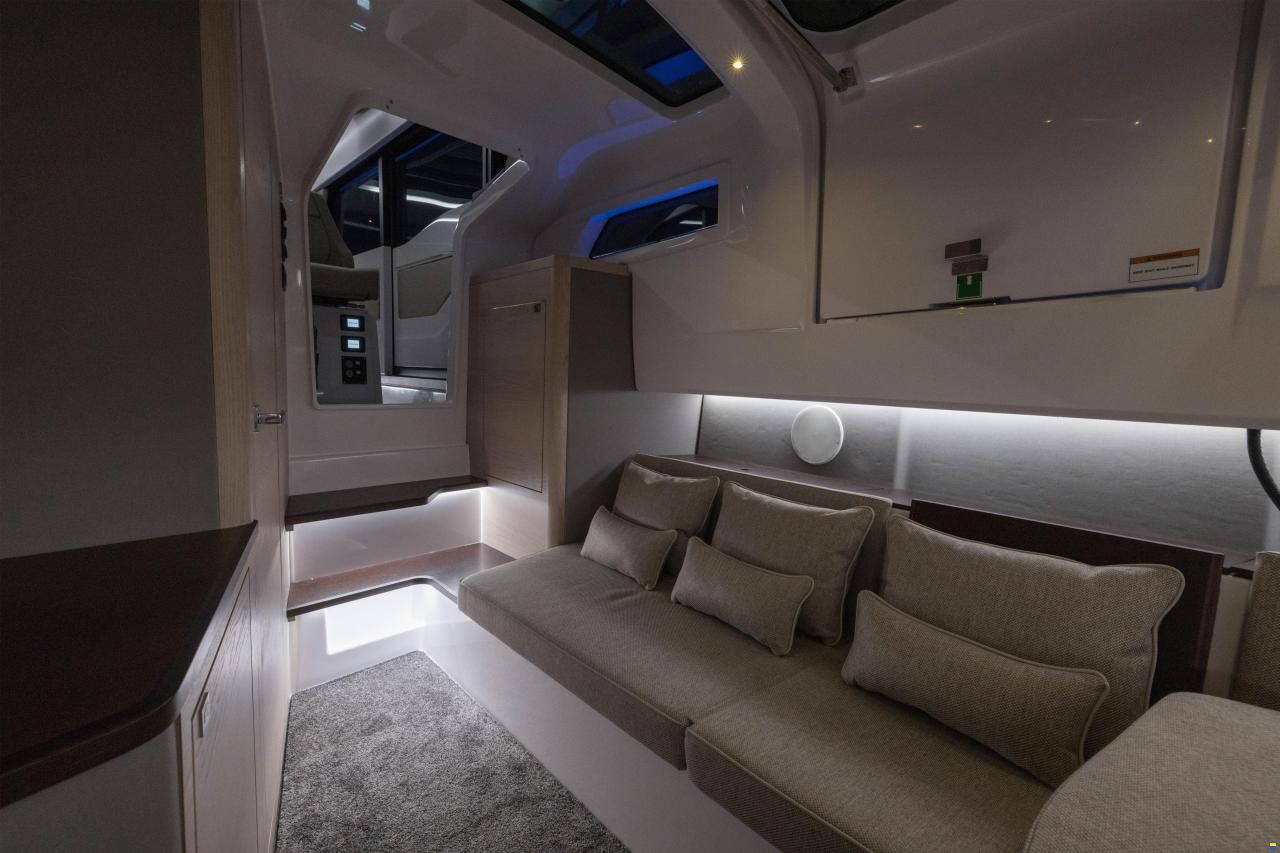 Axopar 45 XC Cross Cabin