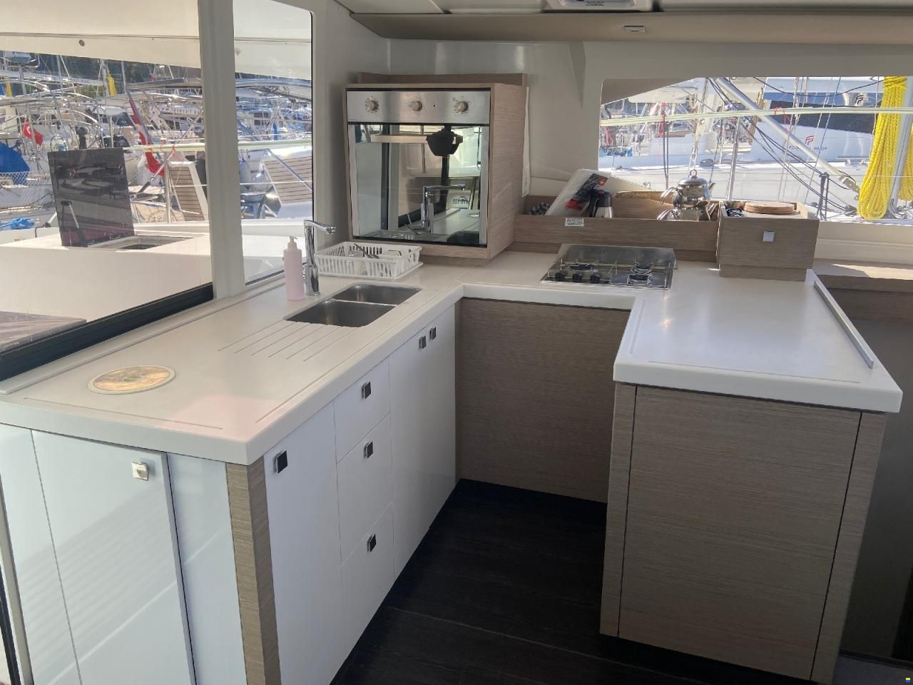 Fountaine Pajot Astrea 42