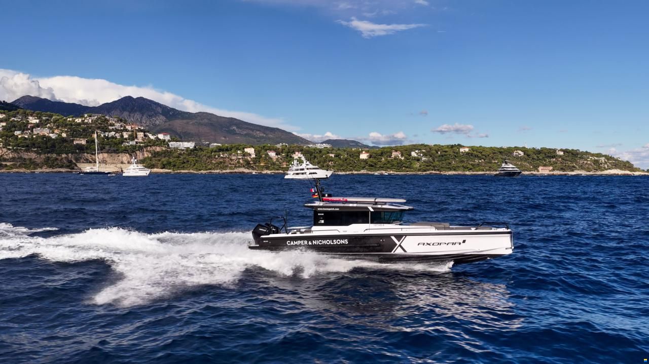 Axopar 37 Cross Cabin