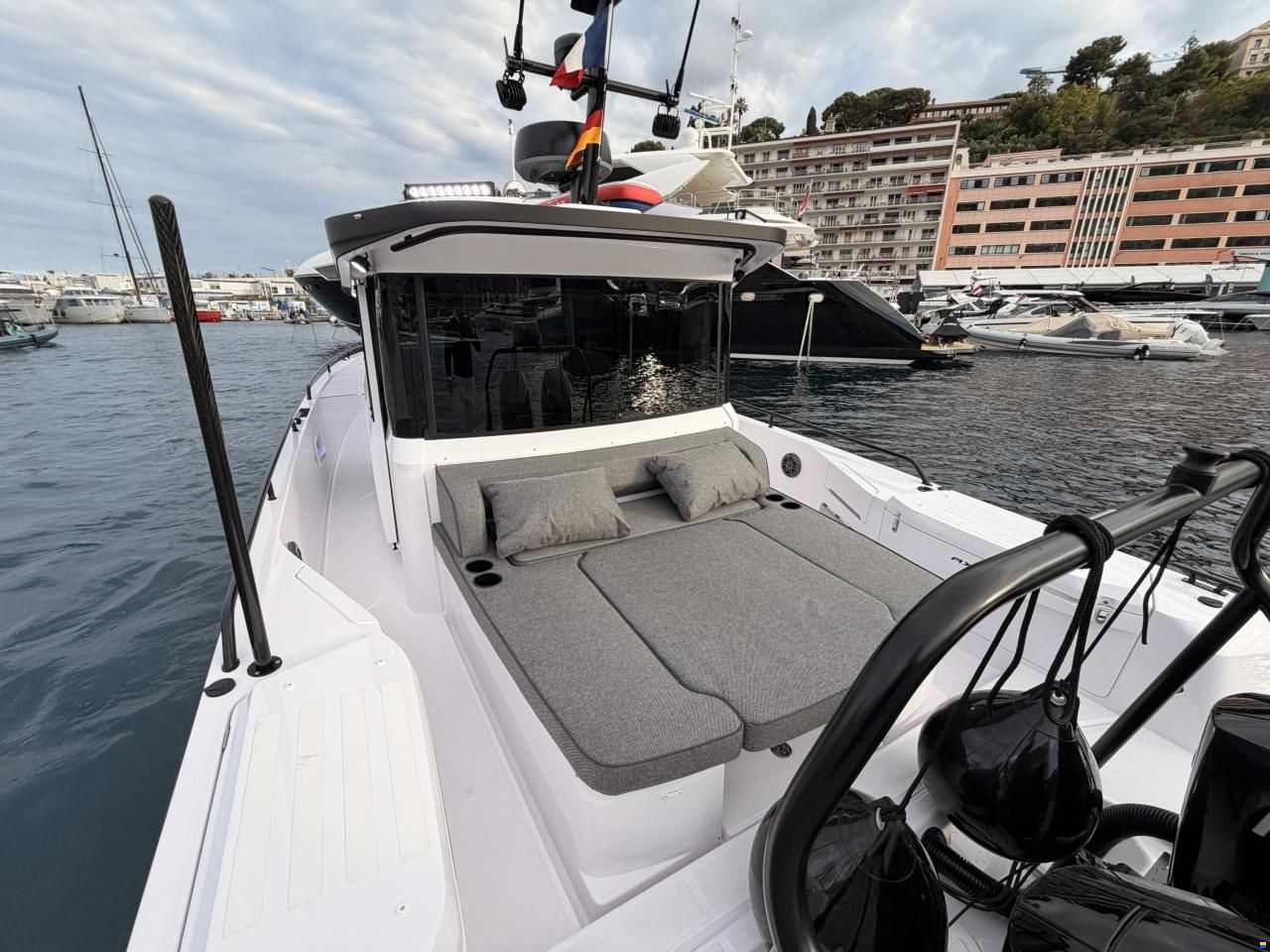 Axopar 37 Cross Cabin