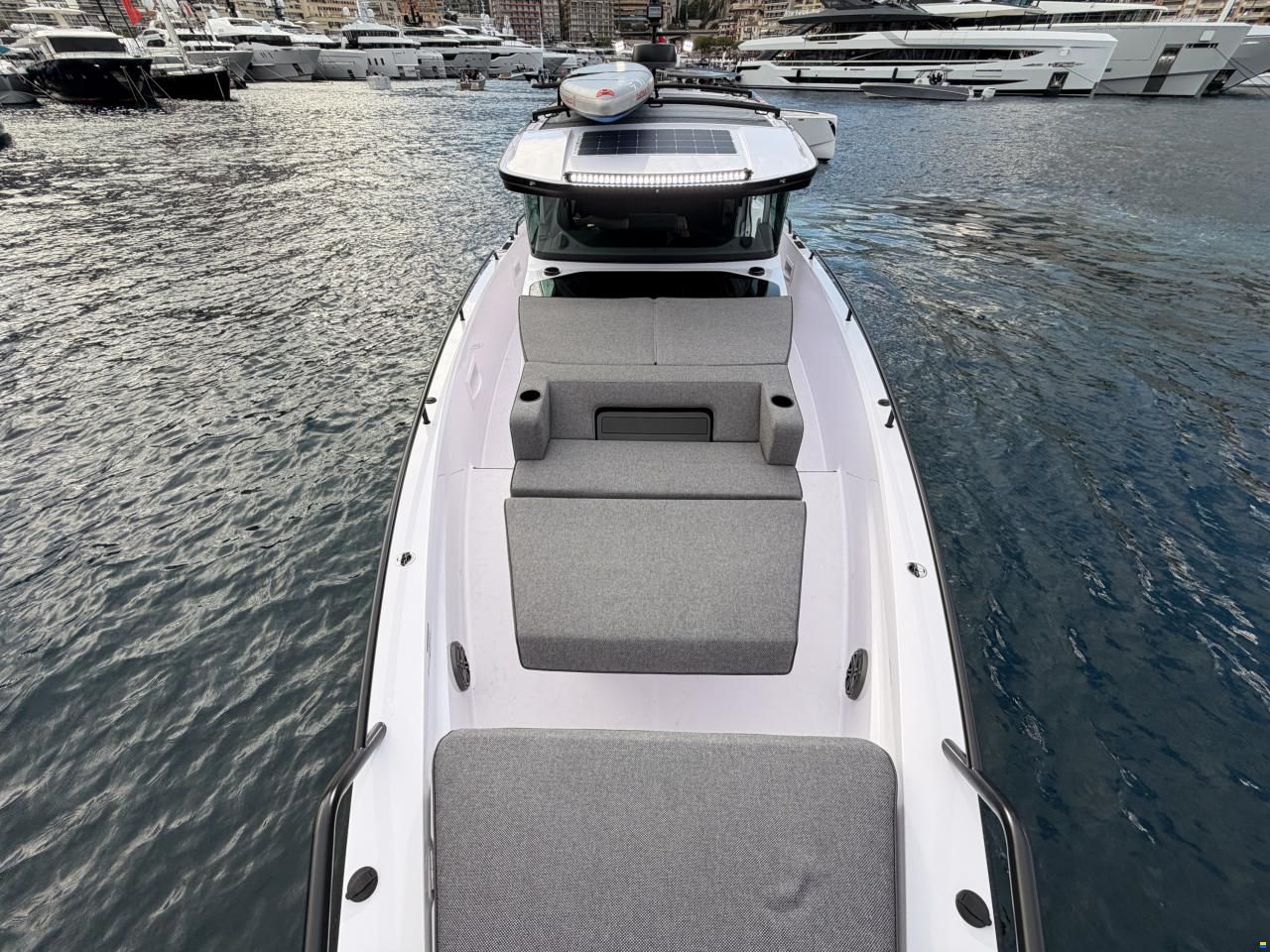 Axopar 37 Cross Cabin