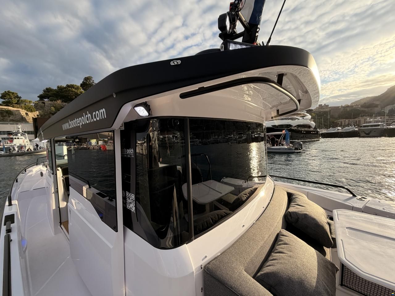 Axopar 37 Cross Cabin