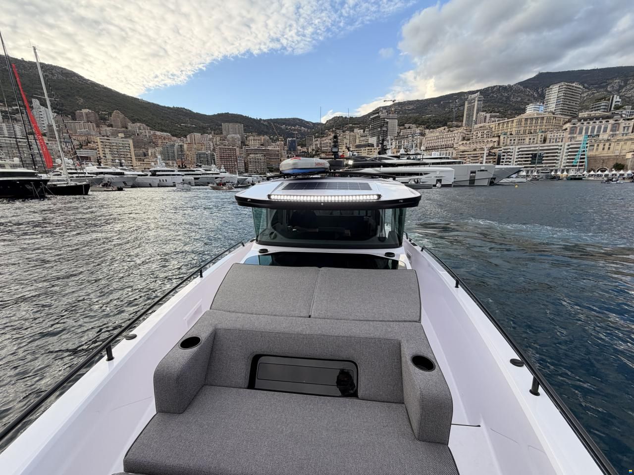 Axopar 37 Cross Cabin