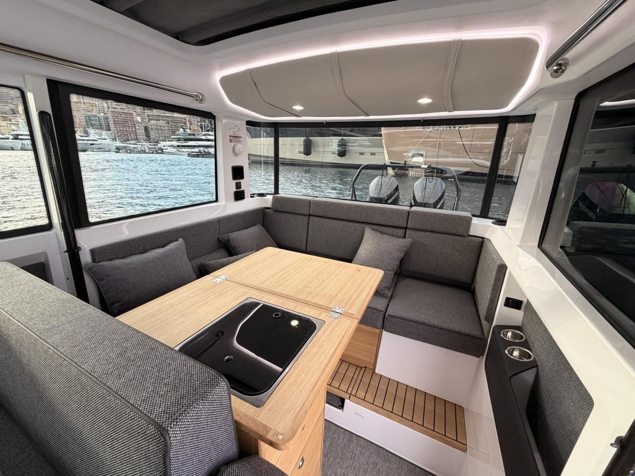 Axopar 37 Cross Cabin