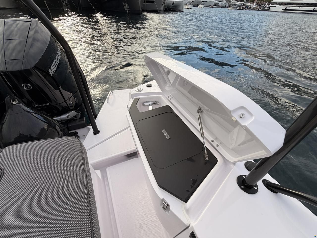 Axopar 37 Cross Cabin