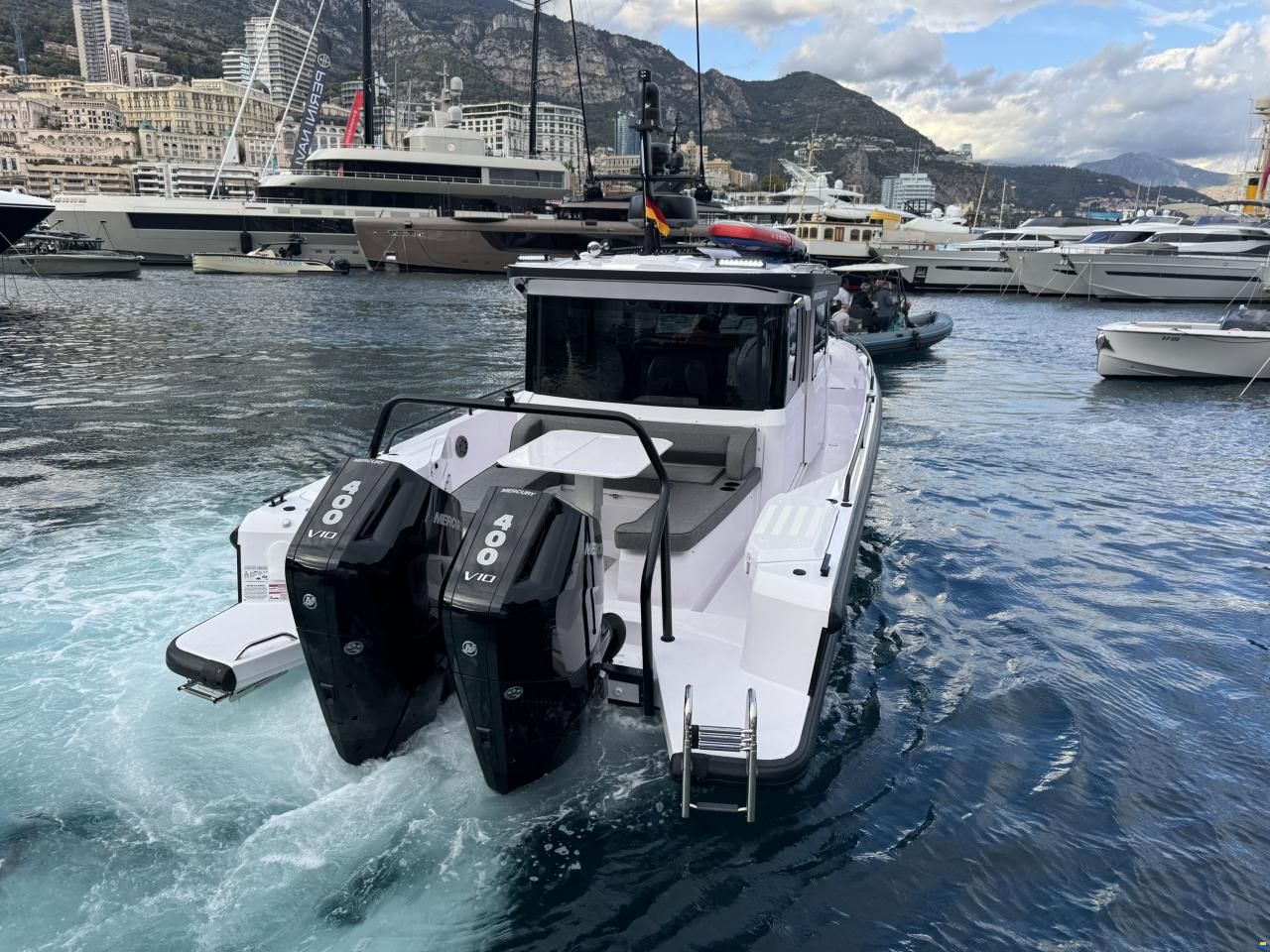 Axopar 37 Cross Cabin