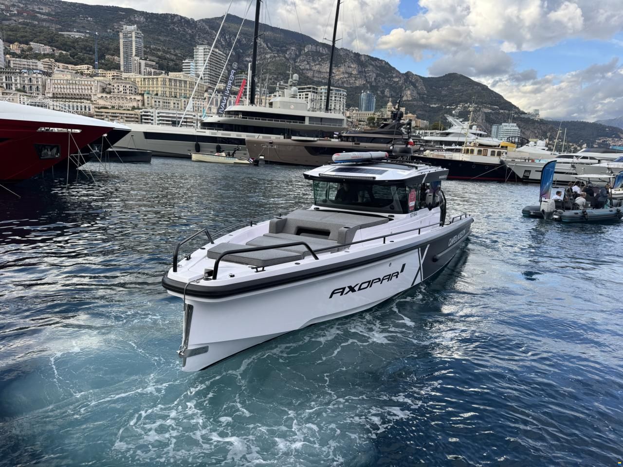 Axopar 37 Cross Cabin