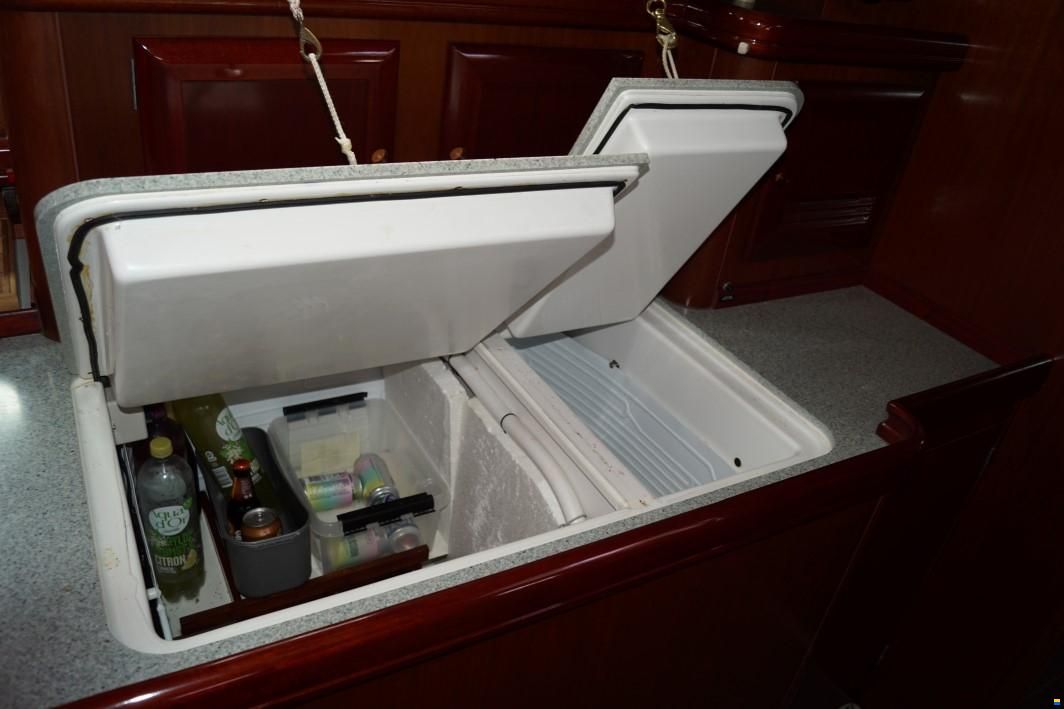 One Off Design 50 feet Decksalon yacht