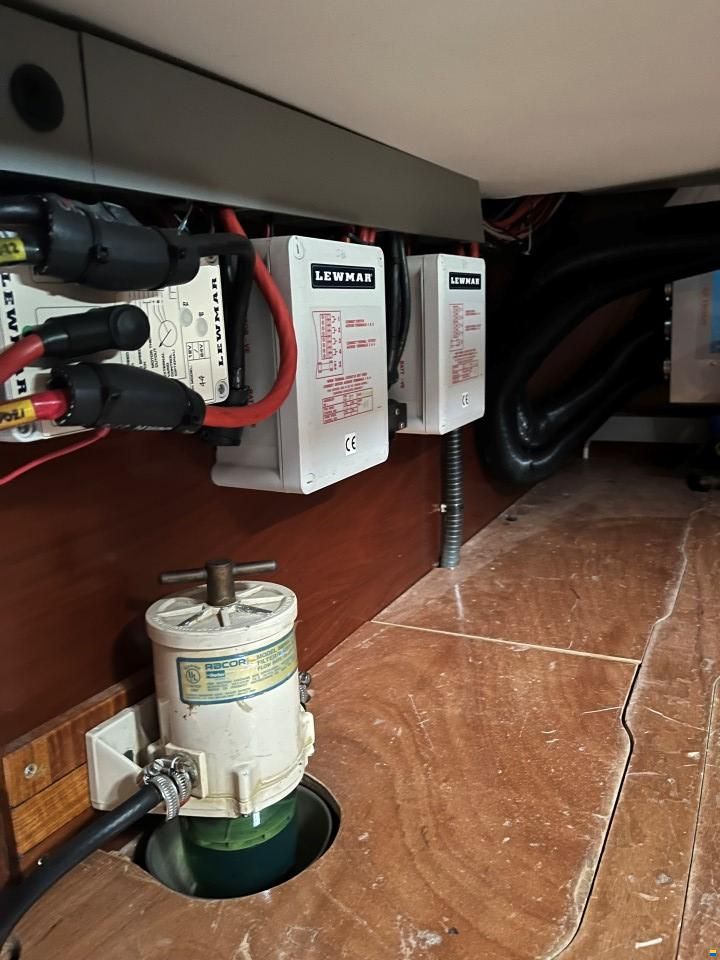 One Off Design 50 feet Decksalon yacht