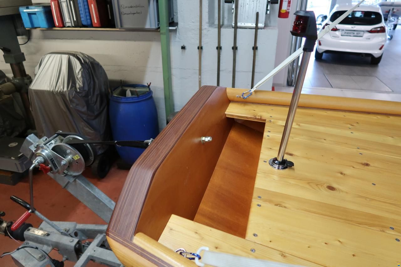 Witti 700 Fährboot Mahagoni