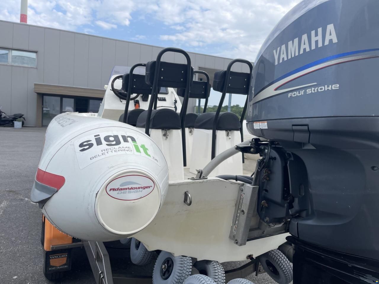 Technohull Seadrug 688