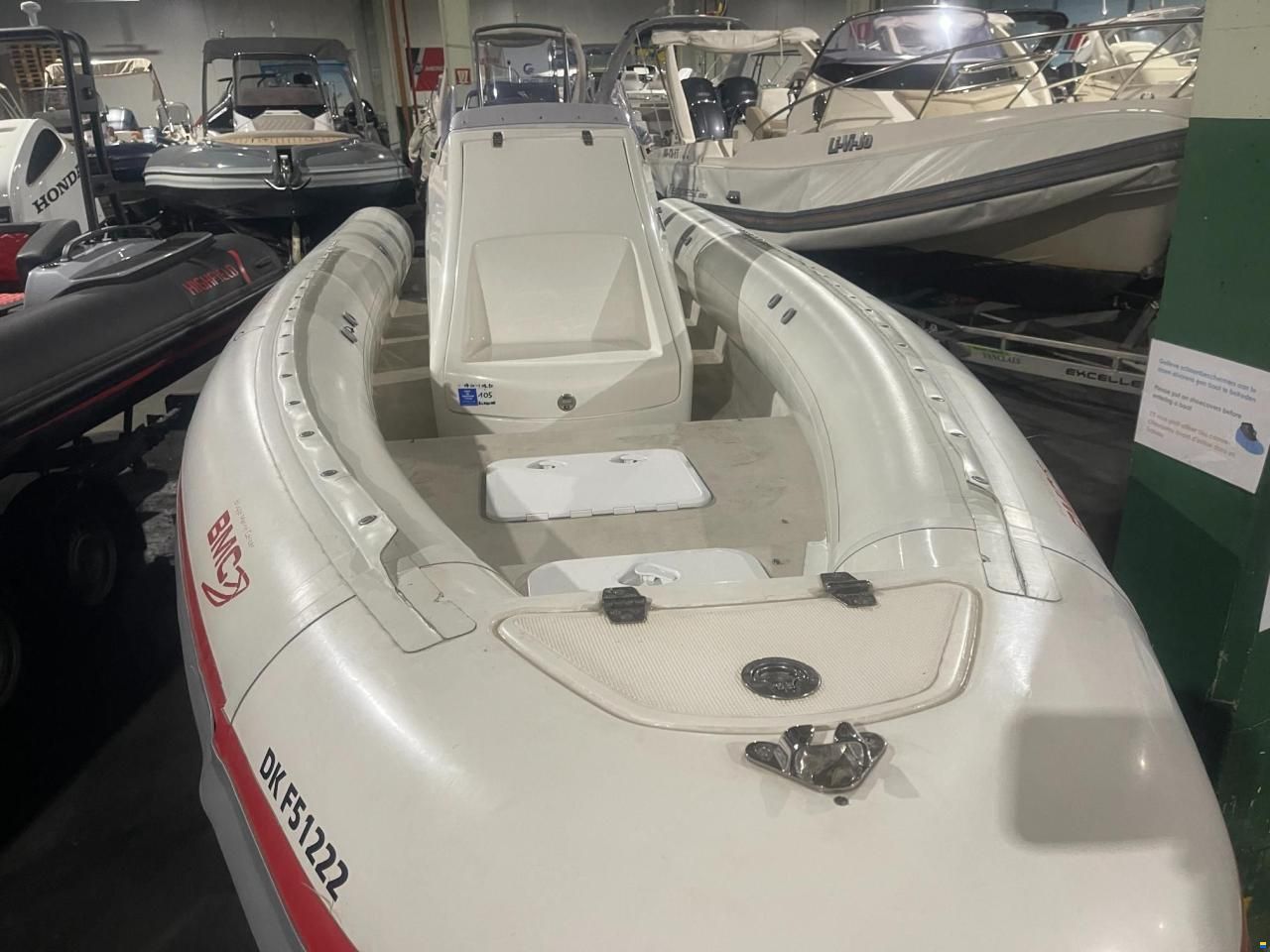 Technohull Seadrug 688