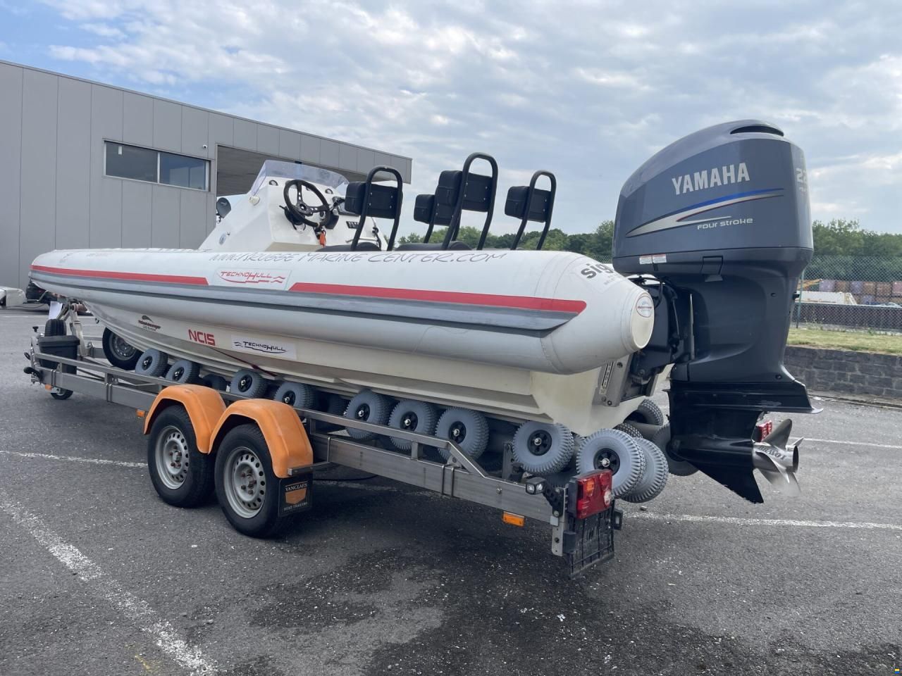 Technohull Seadrug 688