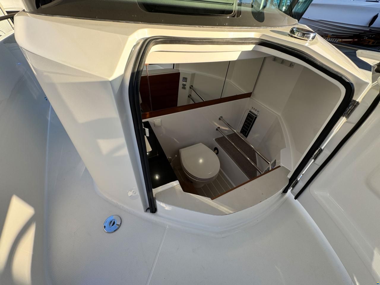Axopar 28 Cabin